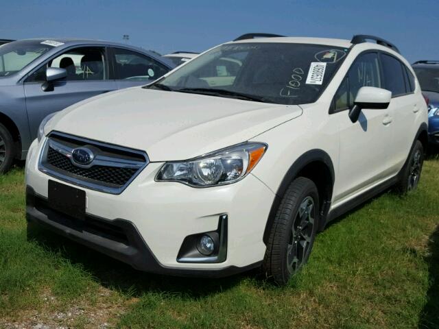 JF2GPABC4G8346122 - 2016 SUBARU CROSSTREK WHITE photo 2