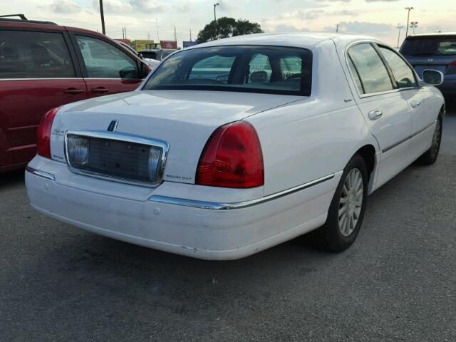 1LNHM82W83Y660425 - 2003 LINCOLN TOWN CAR S WHITE photo 4
