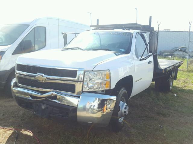 1GBJC34K67E510749 - 2007 CHEVROLET SILVERADO WHITE photo 2