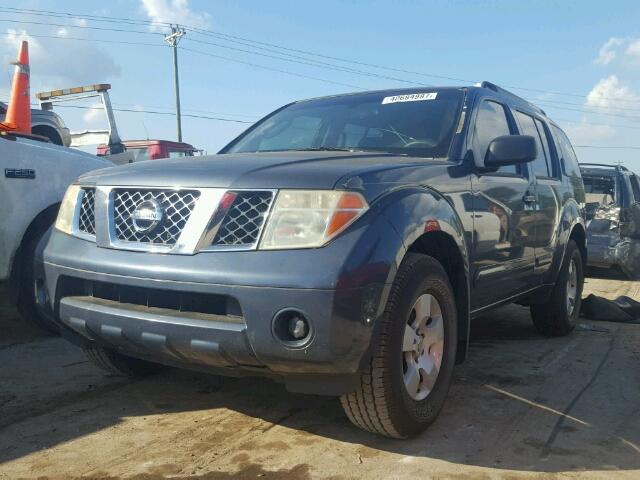 5N1AR18U35C755426 - 2005 NISSAN PATHFINDER BLUE photo 2