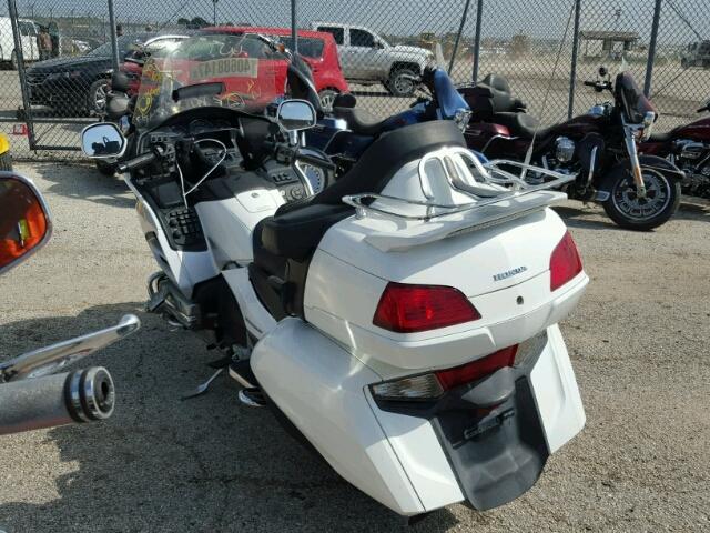 JH2SC68H9CK000303 - 2012 HONDA GL1800 WHITE photo 3