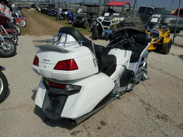 JH2SC68H9CK000303 - 2012 HONDA GL1800 WHITE photo 4