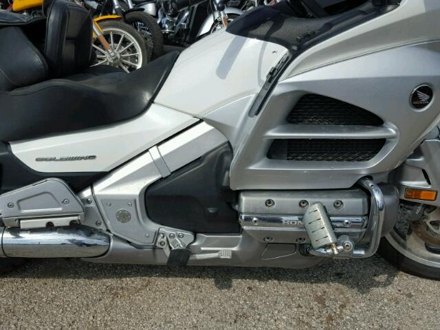 JH2SC68H9CK000303 - 2012 HONDA GL1800 WHITE photo 7