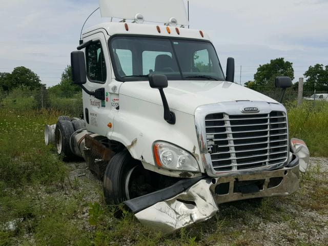 3AKJGEBG2ESFK7261 - 2014 FREIGHTLINER CASCADIA 1 WHITE photo 1