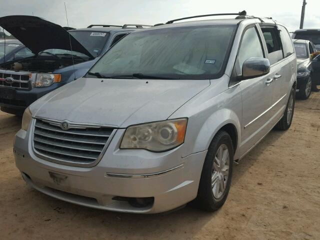 2A8HR64X28R824613 - 2008 CHRYSLER TOWN & COU SILVER photo 2