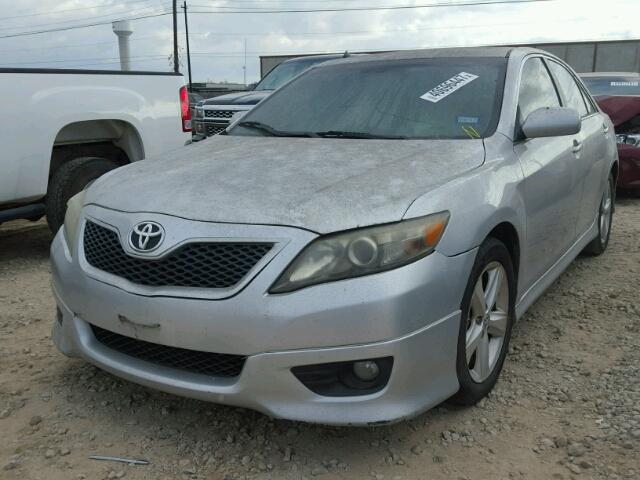 4T1BF3EK5BU636343 - 2011 TOYOTA CAMRY BASE SILVER photo 2