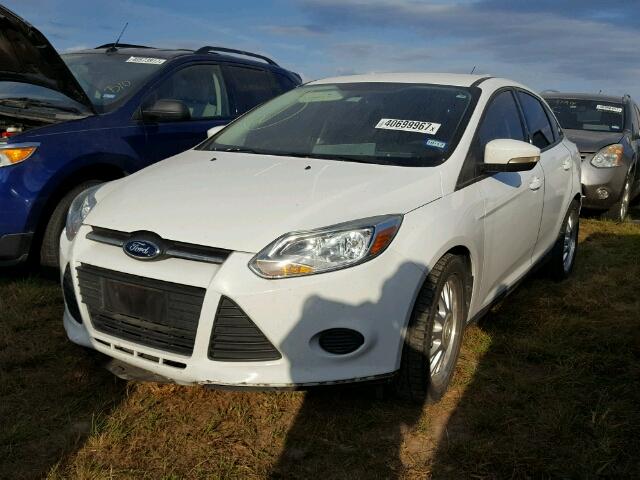 1FADP3F2XDL144236 - 2013 FORD FOCUS WHITE photo 2