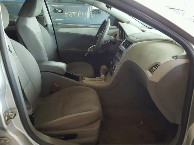 1G1ZB5E02CF121727 - 2012 CHEVROLET MALIBU LS ვერცხლისფერი ფოტო 5