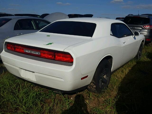 2C3CDYAG2CH106532 - 2012 DODGE CHALLENGER WHITE photo 4