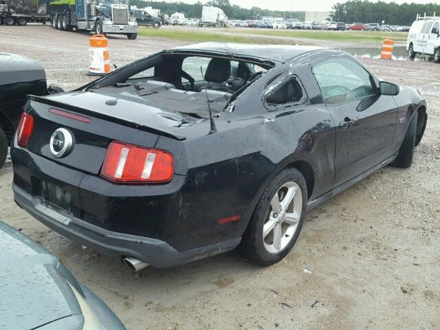 1ZVBP8CH4A5117389 - 2010 FORD MUSTANG BLACK photo 4