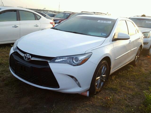 4T1BF1FK1HU354390 - 2017 TOYOTA CAMRY LE თეთრი ფოტო 2