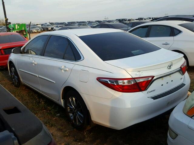 4T1BF1FK1HU354390 - 2017 TOYOTA CAMRY LE WHITE photo 3