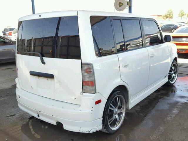 JTLKT324450203003 - 2005 TOYOTA SCION XB Weiß Foto 4