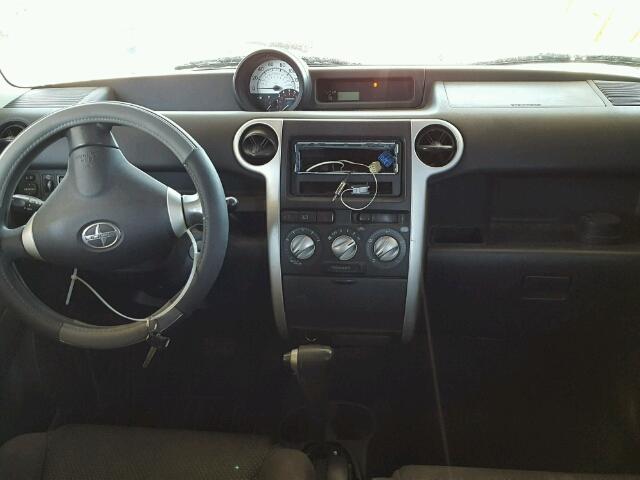 JTLKT324450203003 - 2005 TOYOTA SCION XB Weiß Foto 9