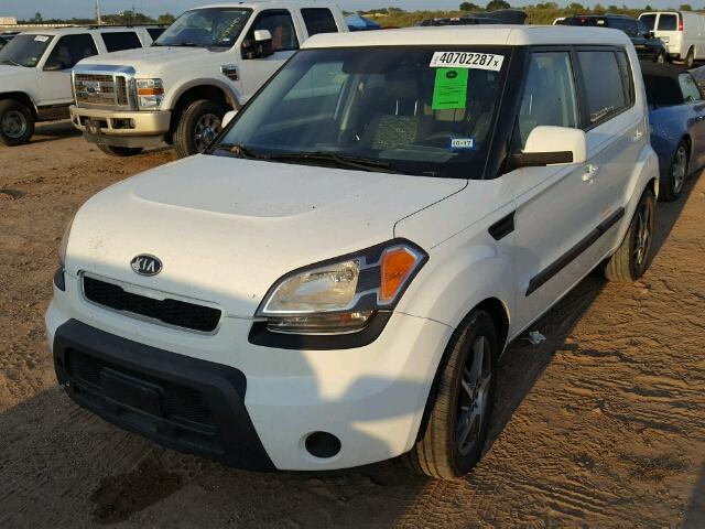 KNDJT2A24B7262217 - 2011 KIA SOUL + WHITE photo 2