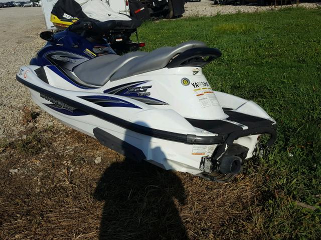 YAMA2109B202 - 2002 YAMAHA XLT 1200 WHITE photo 3