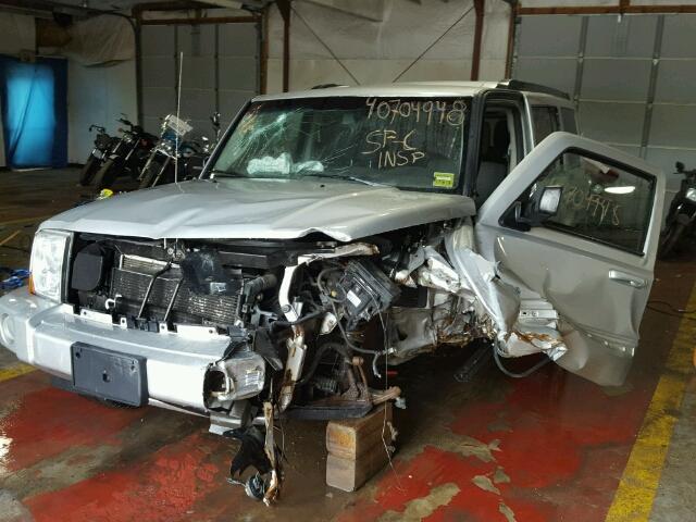 1J8HG48K18C212761 - 2008 JEEP COMMANDER WHITE photo 2