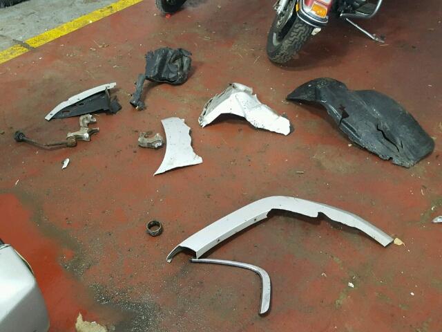 1J8HG48K18C212761 - 2008 JEEP COMMANDER WHITE photo 9