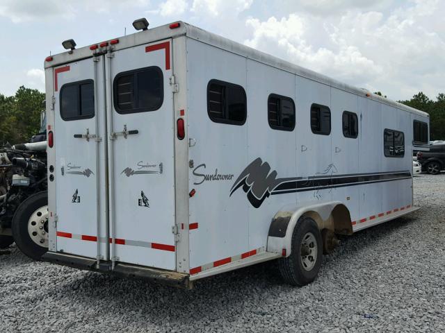 13SVE3327X1VA6245 - 1999 UTILITY HORSETRAIL WHITE photo 4