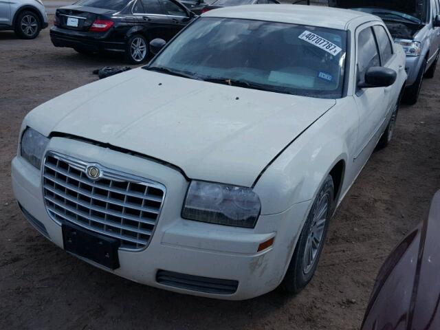 2C3KA43D09H603006 - 2009 CHRYSLER 300 LX WHITE photo 2