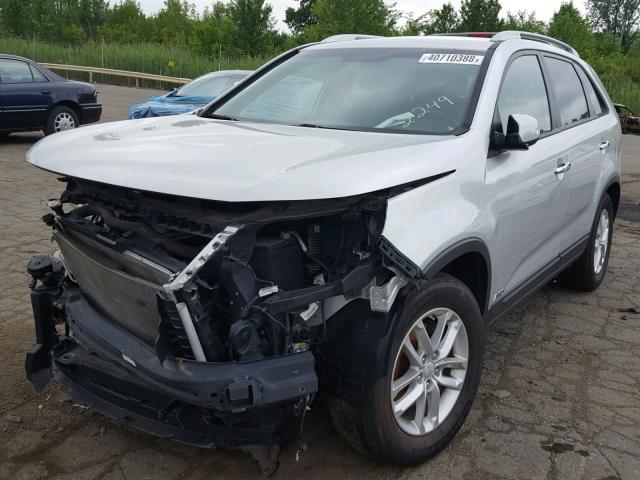 5XYKTCA63FG572249 - 2015 KIA SORENTO LX SILVER photo 2