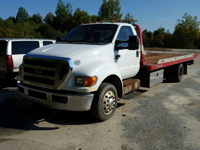 3FRWF6FC8BV639320 - 2011 FORD F650 SUPER WHITE photo 2