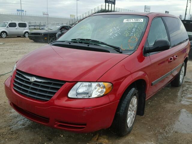 1C4GP45R55B298131 - 2005 CHRYSLER TOWN & COU BURGUNDY photo 2