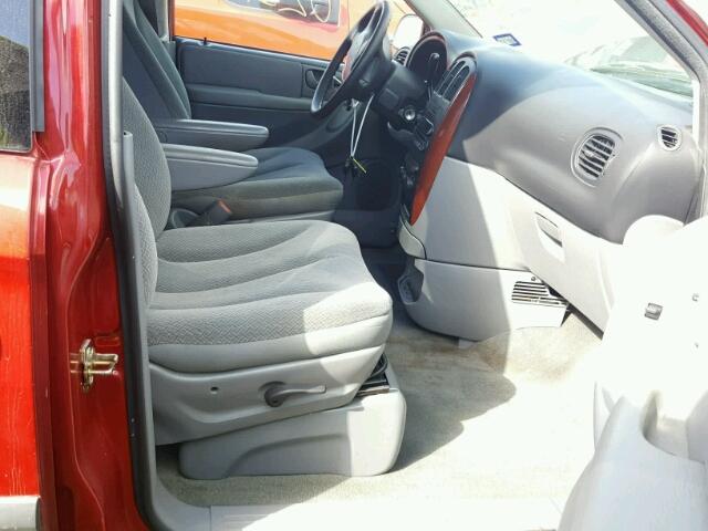 1C4GP45R55B298131 - 2005 CHRYSLER TOWN & COU BURGUNDY photo 5