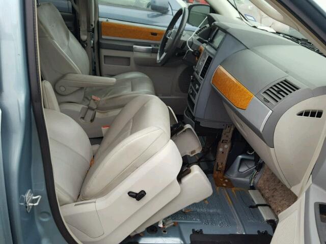 2A8HR64X08R646281 - 2008 CHRYSLER TOWN & COU BLUE photo 5
