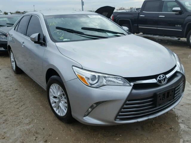 4T1BF1FK8HU288601 - 2017 TOYOTA CAMRY SILVER photo 1