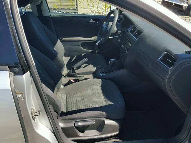 3VW2K7AJXBM347786 - 2011 VOLKSWAGEN JETTA BASE 银色 照片 5