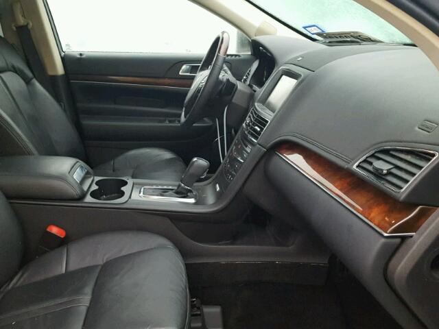 2LMHJ5AT2FBL03505 - 2015 LINCOLN MKT GRAY photo 5