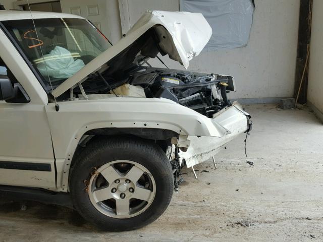 1J8HH48K39C501509 - 2009 JEEP COMMANDER WHITE photo 9