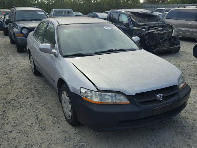 1HGCG665XXA001662 - 1999 HONDA ACCORD LX SILVER photo 1