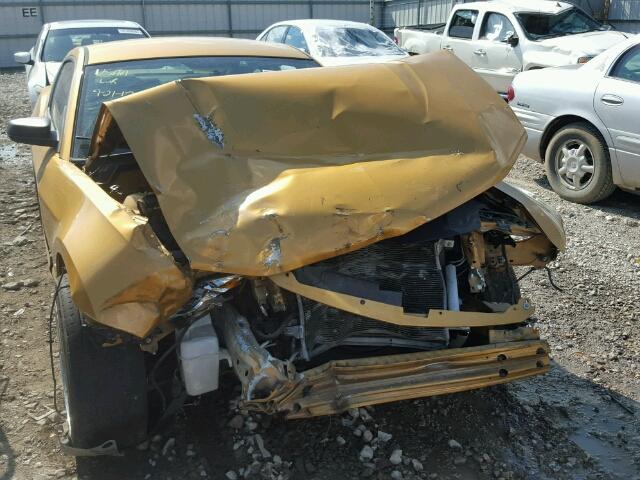 1ZVBP8AN0A5133355 - 2010 FORD MUSTANG GOLD photo 9