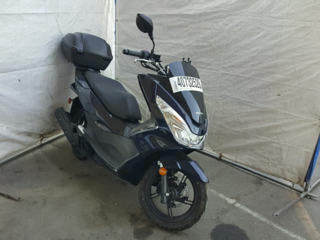 RLHKF1809JY301788 - 2018 HONDA PCX 150 BLUE photo 1