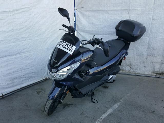 RLHKF1809JY301788 - 2018 HONDA PCX 150 BLUE photo 2