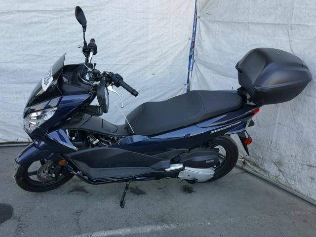 RLHKF1809JY301788 - 2018 HONDA PCX 150 BLUE photo 9