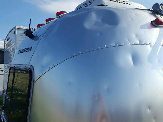 1STHRAC18JJ542916 - 2018 AIRS TRAILER SILVER photo 9