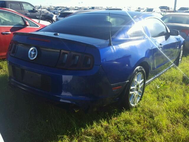 1ZVBP8AM2E5320447 - 2014 FORD MUSTANG BLUE photo 4