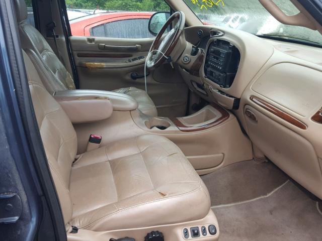 5LMRU27A8XLJ37257 - 1999 LINCOLN NAVIGATOR Blau Foto 5