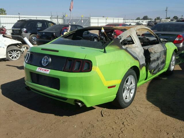 1ZVBP8AM7D5260325 - 2013 FORD MUSTANG GREEN photo 4