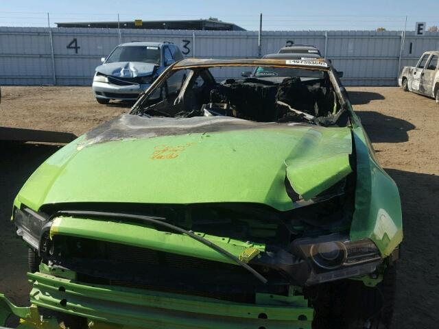 1ZVBP8AM7D5260325 - 2013 FORD MUSTANG GREEN photo 9