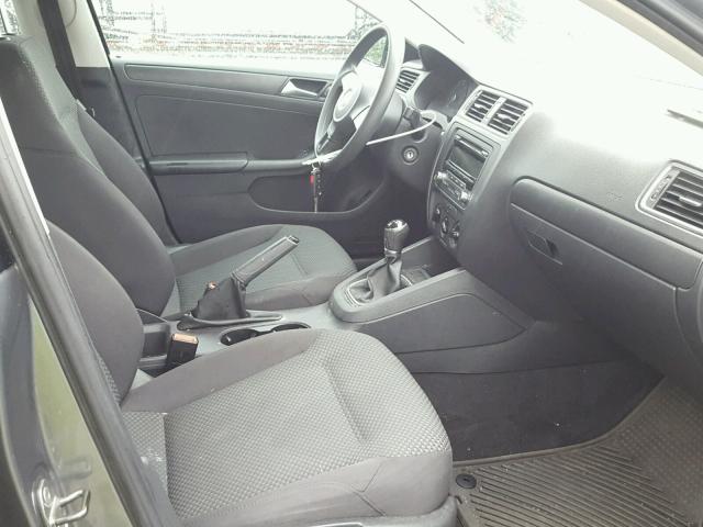 3VW1K7AJXDM201841 - 2013 VOLKSWAGEN JETTA BASE Մոխրագույն լուսանկար 5