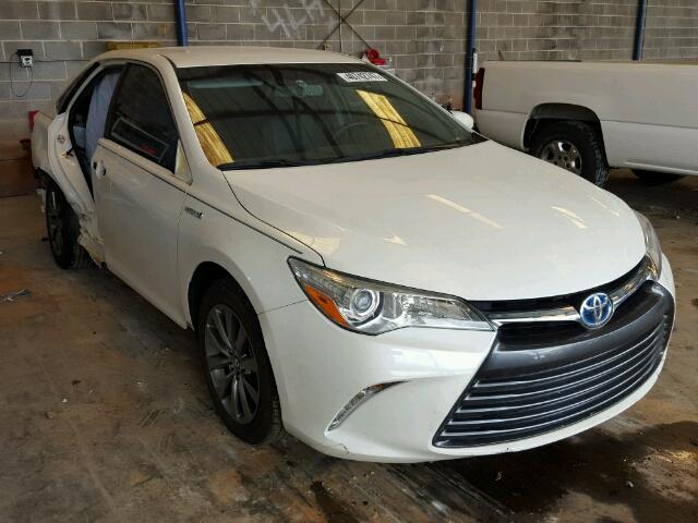 4T1BD1FK8FU143920 - 2015 TOYOTA CAMRY HYBR WHITE photo 1