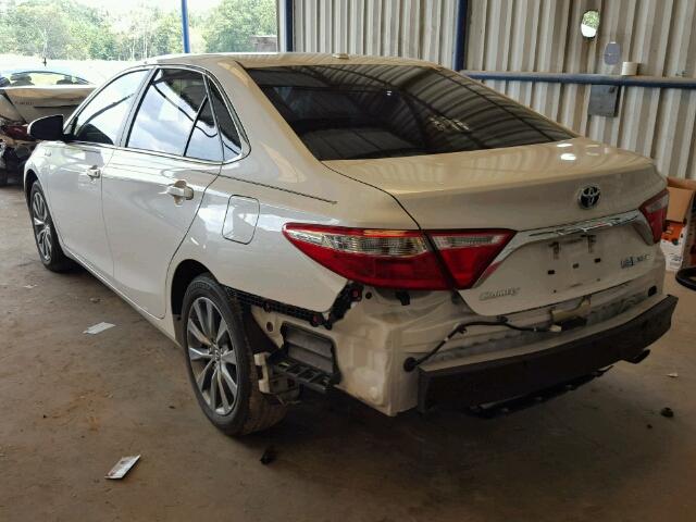 4T1BD1FK8FU143920 - 2015 TOYOTA CAMRY HYBR WHITE photo 3