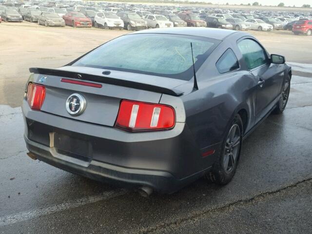 1ZVBP8AM3B5122309 - 2011 FORD MUSTANG GRAY photo 4