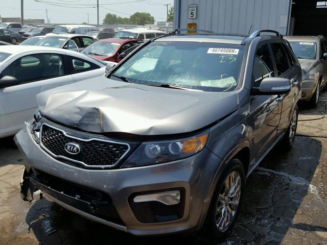 5XYKWDA2XCG279227 - 2012 KIA SORENTO SX GRAY photo 2