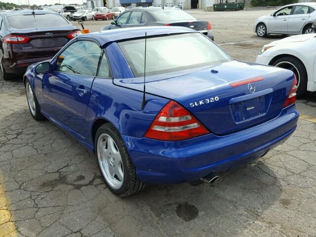 WDBKK65F71F192615 - 2001 MERCEDES-BENZ SLK 320 BLUE photo 3