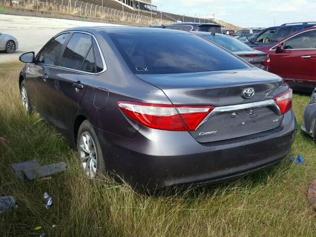 4T4BF1FKXFR504452 - 2015 TOYOTA CAMRY ნაცრისფერი ფოტო 3